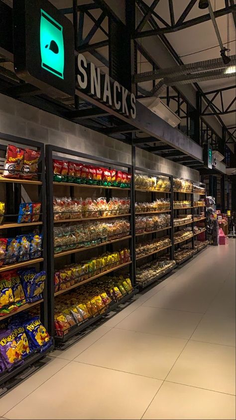 Supermarket Design Interior, Pet Store Design, Organic Supermarket, Store Shelves Design, Supermarket Shopping, Grocery Store Design, Retail Store Interior Design, Bakery Display, Supermarket Design