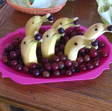 Healthy Food Art, Fruit Platter Designs, Warm Scarves, Decorações Com Comidas, Food Art For Kids, Amazing Food Decoration, Amazing Food Art, Food Carving, Kids Party Food