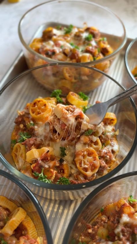 KRISTA POOL | stayfitmom.com | An oldie but a goodie! My single serve dump lasagna is a fan favorite from Meal Prep cookbook volume 1. Comment ✨RECIPE✨and I’ll send it to… | Instagram Stayfitmom Meal Prep, Krista Pool Meal Prep, Stayfitmom Krista Recipes, Glass Bowl Meal Prep, Dump Lasagna, Single Serve Meal Prep, Lasagna Bowl, Krista Pool, Bowl Dinners