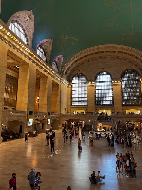 Station Aesthetic, Gossip Girl Aesthetic, Nyc Lifestyle, Ny Trip, Empire State Of Mind, Grand Central Station, Nyc Aesthetic, This Is Your Life, New York Central