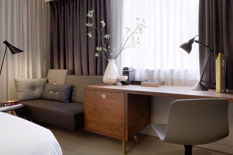 Hotel Room Design Ideas To Use In Your Own Bedroom // Include a small writing desk. Small Hotel Room, Hotel Amsterdam, Hotel Room Design, Bedroom Desk, Hotel Interior Design, Small Hotel, Small Room Design, Hotel Interiors, Design Hotel