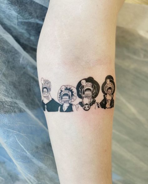 One Piece Anime Matching Tattoos, One Piece Matching Tattoo Ideas, Minimal One Piece Tattoo, Matching One Piece Tattoos, One Piece Small Tattoo, One Piece Anime Tattoo Ideas, One Piece Tattoo Minimalist, Matching Anime Tattoos, Sanji Tattoo