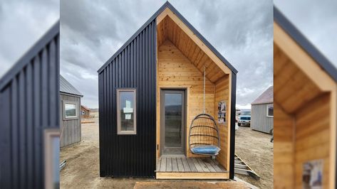 The 200 sq ft 1-Story tiny cabin with a bedroom and two skylights by Western Colorado Tiny House can be used as an Airbnb or full-time house. Modular Small Homes, 200 Sq Ft Cabin, Tiny Cabin Design, Concealment Furniture, Cabin Designs, Western Colorado, Tiny House Exterior, Cabin Tiny House, Small Tiny House