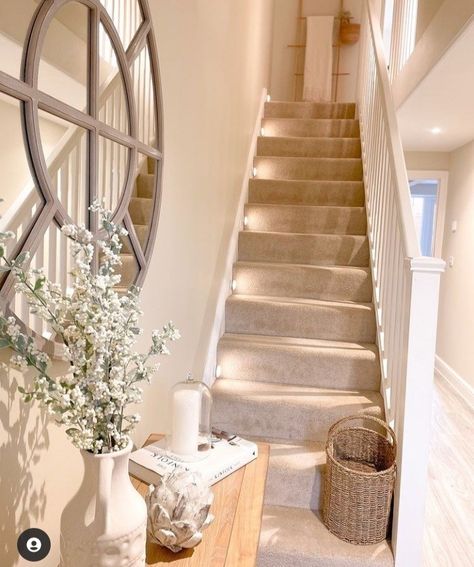 Cream Carpet Stairs And Landing, Cream And Gold Hallway Ideas, Beige Staircase Ideas, Small Hall Ways Ideas, Hallway Ideas Neutral, Taupe Hallway Ideas, Light Hallway Ideas, Neutral Staircase, Hall Ways Ideas Narrow