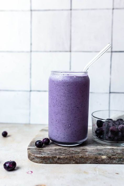 Blueberry Cardamom Bone Broth Smoothie - Food By Mars Breakfast Ideas With Protein, March Manifestation, Bone Broth Smoothie, Hashimotos Recipes, Blueberry Cardamom, Autoimmune Disease Diet, Slow Cooker Bone Broth, Healthy Egg Rolls, Low Sugar Smoothies