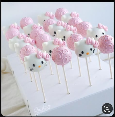 Hello Kitty Cakecicles, Hello Kitty Food Ideas Parties, My Melody Cake Pops, Hello Kitty Themed Desserts, Sanrio Birthday Treats, Hello Kitty Cake Pops Ideas, Hello Kitty Chocolate Covered Oreos, Hello Kitty Treats Sweets, Hello Kitty Pastries