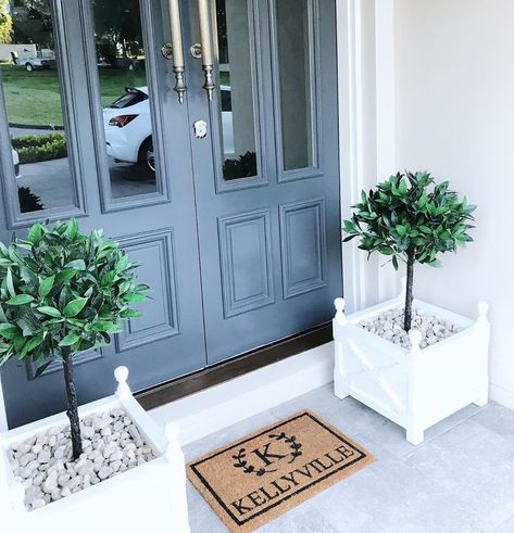 Hamptons Style Front Door, Hamptons Front Door, Hampton Style, Dream Cottage, Hamptons Style, Classic House, Home Renovation, The Hamptons, The Garden