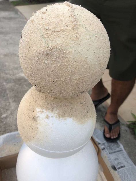 DIY-How to make a Cancun Snowman out of sand Tropical Christmas Outdoor Decor, Surfing Santa Decoration, Pool Themed Christmas Tree, Christmas In July Parade Float Ideas, Diy Sand Snowman, Christmas In July Tree Ideas, Christmas In July Float Ideas, Christmas In July Outdoor Decorations, Diy Tropical Christmas Decorations