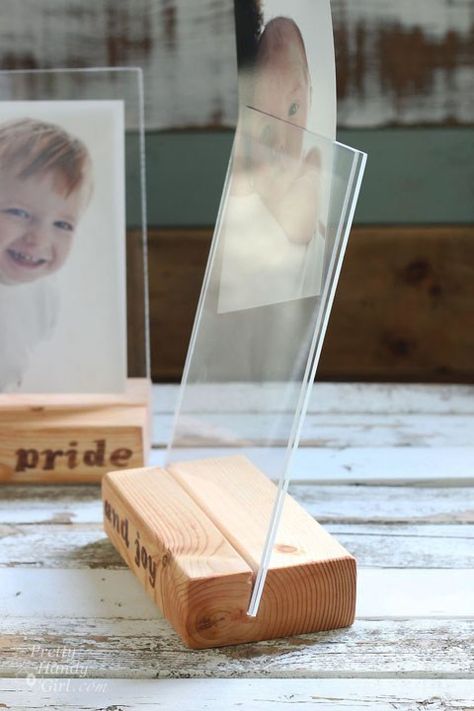 Floating Picture Frames, 달력 디자인, Picture Frame Crafts, Diy Picture Frames, Diy Holz, Cadeau Photo, Diy Picture, Small Wood Projects, Frame Crafts