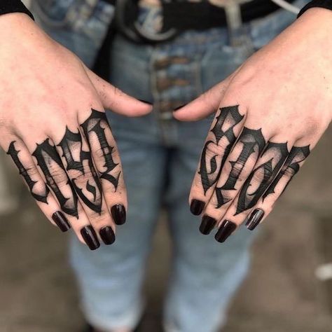 Number Finger Tattoo, Fingers Tattoo, Tattoo Lettering Alphabet, Full Hand Tattoo, Tattoo Graffiti, Tattoo Lettering Styles, Knuckle Tattoos, Wicked Tattoos, Lettering Tattoo