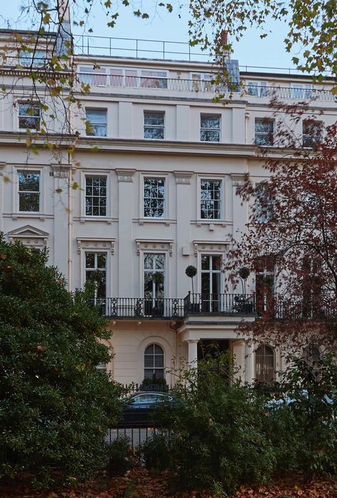 London Aesthetic Houses, House In London Aesthetic, London Home Aesthetic Exterior, New Classic House, London Hotel Exterior, Todhunter Earle, English Country Houses, Belgravia London Houses, Manhattan House