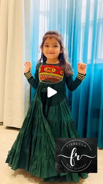 Baby Chaniya Choli Pattern, Kids Chaniya Choli Designs, Kids Radha Look, Baby Girl Chaniya Choli Design, Navratri Dress For Girls Kids, Collage Photo Frame Design, Boat Neck Blouse Design, Boat Neck Blouse, Kids Ootd