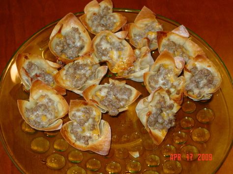 Sausage And Cheese Wontons Recipe - Food.com: Food.com Sausage Stars, Wonton Appetizers, Wonton Wrapper Recipes, Cheese Wontons, Cream Cheese Wontons, Won Ton, Wonton Recipes, Wontons, Cheese Appetizers