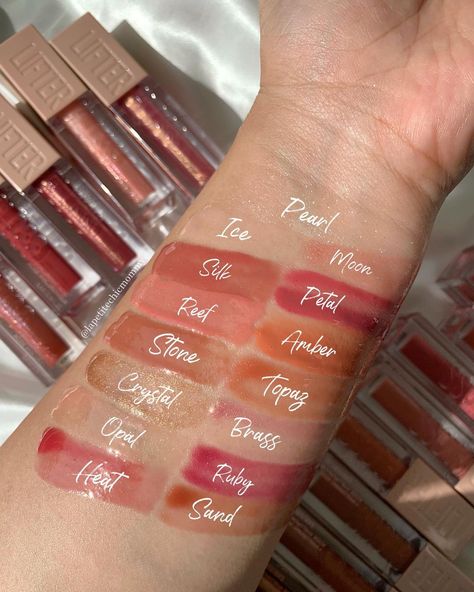 •leslie• on Instagram: “All the Lifter Glosses from @maybelline including the 5 @cvspharmacy exclusive shades. I feel like these must be one of the strong…” Lifter Gloss Maybelline, Maybelline Gloss, Gloss Maybelline, Maybelline Lip Gloss, Lifter Gloss, Maybelline Lip, Makeup Accesories, Natural Glowy Makeup, Makeup Swatches