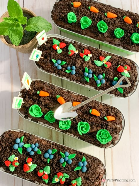 Construction Themed Desserts, Selling Cakes From Home, Mini Loaf Cakes Halloween, Mini Loaf Desserts, Easter Mini Loaf Cakes, Mini Loaf Cakes Ideas Halloween, Mini Loaf Cakes Decorated, Easter Mini Cakes Ideas, Mini Loaf Cake Decorating Ideas