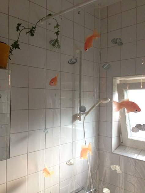 Transparent shower curtain. Spirella Goldfish orange. Ivy. Bathroom window.  dream shower curtain!??!?! Ivy Bathroom, Transparent Shower Curtain, Dream Shower, Bathroom Window, Table Mountain, Window Room, Plywood Furniture, Dream Apartment, House Room