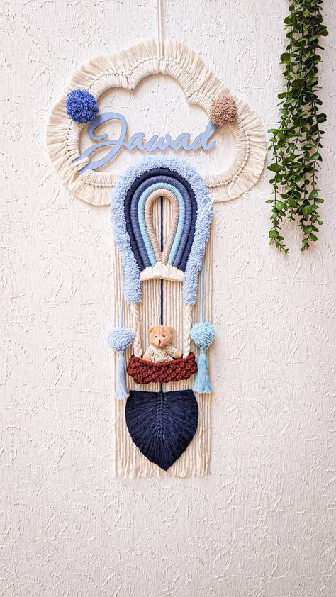 Air balloon macrame Baby Macrame Ideas, Macrame Balloon, Macrame Baby Room, Crochet Craft Fair, Wool Crafts Diy, Way To Happiness, Balloon Theme, Kids Room Accessories, Macrame Baby