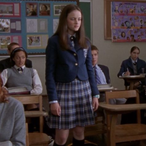 Rory Gilmore Style, Gilmore Girls Outfits, Paris Geller, Iconic Outfits, Conservative Fashion, School Uniform Outfits, Colorful Jacket, Rory Gilmore, 20th Anniversary