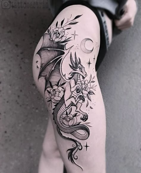 Kissing Tattoo, Dragon Thigh Tattoo, Side Thigh Tattoos, Cute Thigh Tattoos, Magical Dragon, Tattoo Pics, Dragon Tattoo For Women, Hip Tattoos Women, Theme Tattoo