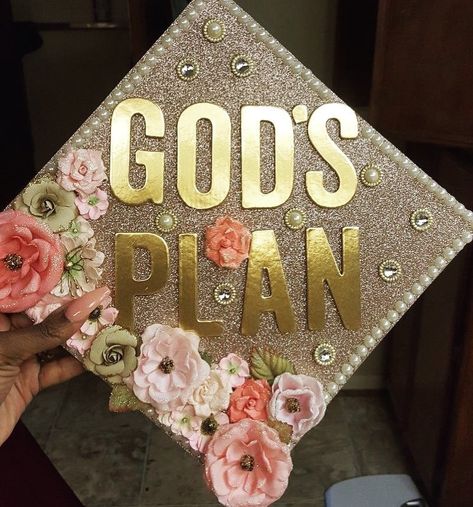 Graduation Caps of Instagram on Instagram: “Another amazing GOD’S PLAN design 🌸 . . . . . . #godsplan #graduation #graduationcap #gradcap #gradcapideas #graduationparty…” God Graduation Cap Ideas, Swimsuit With Sleeves, God Plan, Graduation Cap Decoration Diy, High School Graduation Cap, College Graduation Cap Decoration, Grad Cap Designs, Diy Graduation Cap, Grad Cap Ideas