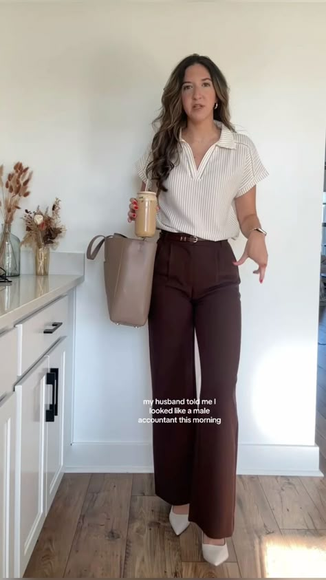 Casual Work Wear Jeans, Summer To Fall Office Outfits, Modest Outfits Office, Dressing In Your 20s, Law Office Receptionist Outfit, Hospital Business Casual Work Outfits, Early Fall Office Outfits, Mid 20s Work Outfits, Office Wear Gen Z