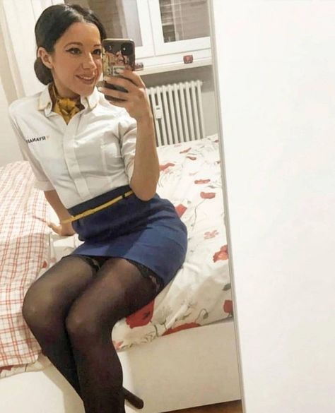 Ryan Air, Air Flight, Fly Girl, Cabin Crew, Flight Attendant, Photo Credit, Flight, Leather Pants, Mirror Selfie