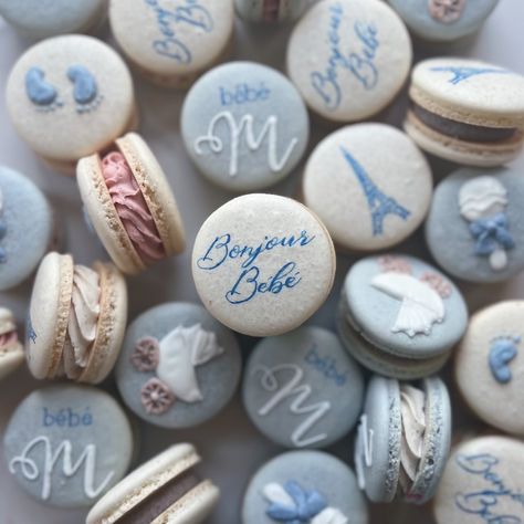 🇫🇷 A French themed baby shower obviously needs luxurious French macarons! How sweet is this set 🥹 This theme was absolutely on my wishlist for this year! French blue, French macarons, French bébé 👶🏻 French Cafe Baby Shower Theme, French Baby Shower Ideas, French Themed Baby Shower Ideas, French Market Baby Shower Theme, Bonjour Bebe Shower Theme, French Baby Shower Theme, Baby Shower Macarons, Paris Baby Shower Theme, Blue Macarons