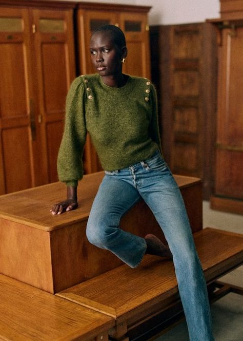 Juno Jumper - Green - Kid mohair - Sézane Country Capsule Wardrobe, October Country, Bright Autumn, History Student, Mohair Jumpers, Parisian Women, Oversized Turtleneck, Dark And Light, French Women