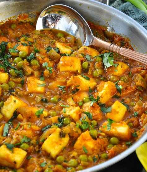 Matar Paneer Recipe (Punjabi Style) - Honey, Whats Cooking Indian Rice Pudding, Hawaiian Banana Bread, Indian Cheese, Cilantro Chutney, Paneer Dishes, Whats Cooking, Punjabi Style, Best Spaghetti, Paneer Recipe