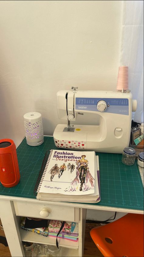 Fashion Design Notebook, Sewing Girl Aesthetic, Seamstress Aesthetic, Sew Aesthetic, Couture Aesthetic, Sewing Aesthetic, Fashion Major, Design Studio Workspace, Fashion Design Classes