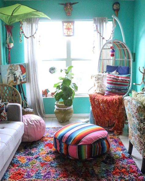 Mango Manor, Vibrant Bedroom Ideas, Cheerful Bedroom, Classic Luxury Living Room, Vibrant Bedroom, Boho Bathroom Decor, Luxury Living Room Decor, Boho Interior Design, Bohemian Living Rooms