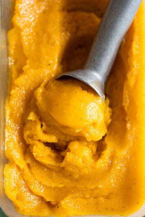 Sorbet Without Ice Cream Maker, Minty Mango, Mango Sorbet Recipe, Easy Summer Dessert, Fibro Fog, Low Histamine Diet, Quick Easy Vegan, Frozen Mango, Mango Sorbet