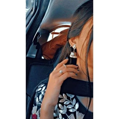 Hide Face, Hiding Face, Girl Crush Fashion, Girls Dp Stylish, Self Portrait Poses, Cute Photography, Cute Couple Selfies, Cute Selfies Poses, Girls Dpz