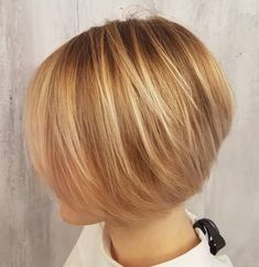 New Feathery Bob For Fine Hair Messy Blonde Bob, Haircuts 2020, Short Bobs, Best Bob Haircuts, Stacked Bob Haircut, Caramel Blonde, Choppy Bob, Long Bob Haircuts, Layered Bob Hairstyles