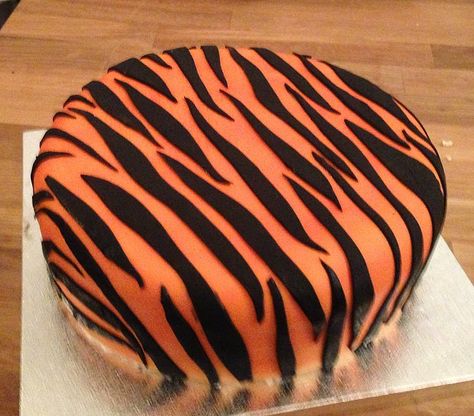 The Occasional Cake Tiger Cakes, Tiger Cake, Tiger Party, Striped Cake, Tiger Birthday, Jungle Cake, Superhero Cake, Safari Birthday Party, Cat Cake