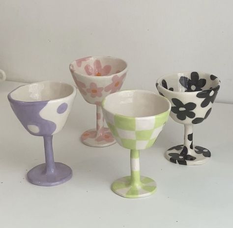 Pottery Wine Glasses, Things Made Out Of Clay, Easy Ceramics Ideas Pottery, Beginners Pottery, Pottery Ideas For Beginners, Pottery For Beginners, Pottery Wine Cups, Diy Pottery Painting, Pottery Lessons