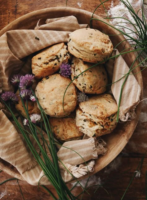 Cottage Core Baking Aesthetic, Cottage Core Baking, Kaetlyn Anne, Calico And Twine, Eating Seasonally, Cottagecore Recipes, Sourdough Biscuits, Cottagecore Picnic, Cottagecore Food