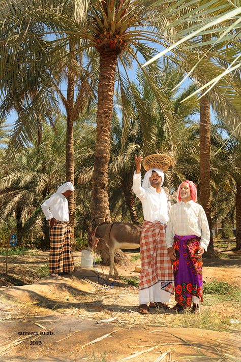 Farms in Saudi Arabia Qatif Saudi Arabia, Saudi Arabia People, Uae Heritage, Alula Saudi Arabia, Saudi Culture, Ksa Saudi Arabia, Middle East Culture, Saudi Arabia Culture, Outdoor Dinner Parties