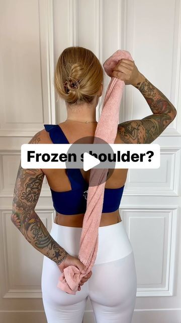 Kick Ass Yoga | Yoga & Movement Coach on Instagram: "Frozen shoulder (also known as adhesive capsulitis) is a condition in which the shoulder is stiff, painful, and has limited motion in all directions. Exercises are usually the cornerstone of treating frozen shoulder.  Always warm up your shoulder before performing your exercises. The best way to do that is to take a warm shower or bath for 10 to 15 minutes. You can also use a moist heating pad or damp towel heated in the microwave, but it may not be as effective.  🇩🇪  Die Schultersteife (auch als adhäsive Kapsulitis bezeichnet) ist eine Erkrankung, bei der die Schulter steif ist, schmerzt und in allen Richtungen nur eingeschränkt beweglich ist. Übungen für die steife Schulter sind in der Regel der Grundstein für die Behandlung der stei Exercises For Sore Neck And Shoulders, Yoga For Frozen Shoulder, Stretches For Frozen Shoulder, Shoulder Tightness Relief, Arm And Shoulder Stretches, Exercises For Frozen Shoulder, Internal Rotation Shoulder Exercise, Stiff Shoulder Stretches, Frozen Shoulder Exercises Stretching