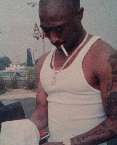 Tupac Shakur on Instagram: ““Throw me a cigarette, dawg! They got me feelin' crazier than a motherfucker”. #2pac #Tupac #TupacShakur #makaveli #90sHipHop #instapicture…” Tupac Body, Old School Rap Aesthetic, Tupac Lyrics, 2pac Makaveli, Tupac Photos, 2pac Videos, Hot Youtubers, Smash Board, Tupac Makaveli