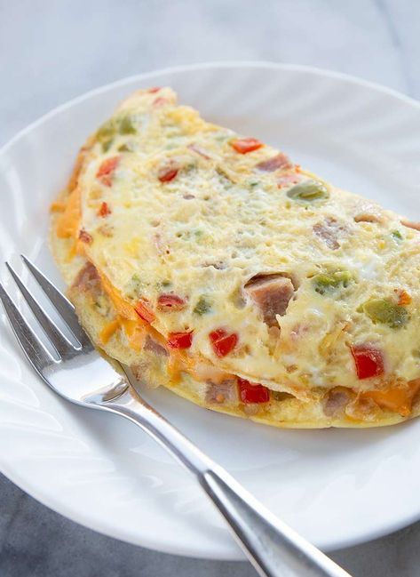 Close up of a completed Western Omelette / Denver Omelette Stuffed Omelette, Western Omelette, Easy Breakfast Casseroles, Denver Omelette, Omelet Recipes, Omelette Recipes, Diabetics Recipes, Omlet Recipes, Omelette Recipe Easy