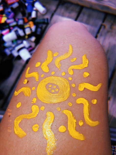 Sun Face Paint, Simple Body Painting, School Spirit Week, Sun Drawing, Leg Painting, Sun Painting, Face Painting Easy, Cute Sun, Painting Easy