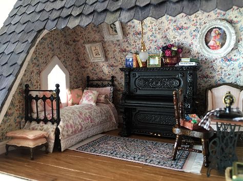 Fairfield Dollhouse 1:24 scale - Hobby Room Dollhouse Attic, Fairfield Dollhouse, Victorian Dollhouse Miniatures, Dollhouse Supplies, Attic Ideas, Dollhouse Bedroom, Doll House Plans, Victorian Dollhouse, Dolls House Interiors