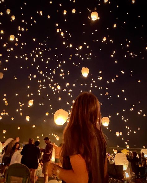 Lantern Festival Tangled, Thailand Lantern Festival Aesthetic, Tangled Aesthetic Lanterns, Tangled Festival, Rapunzel Lights, Thailand Lantern Festival, Lantern Festival Aesthetic, Lantern Rapunzel, Tangled Aesthetic