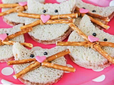 Cat Themed Party, Cat Bday, Aristocats Party, Cat Party Favors, Cat Tea Party, Kitty Party Themes, Kitten Birthday Party, Cat Themed Parties, Cat Themed Birthday Party