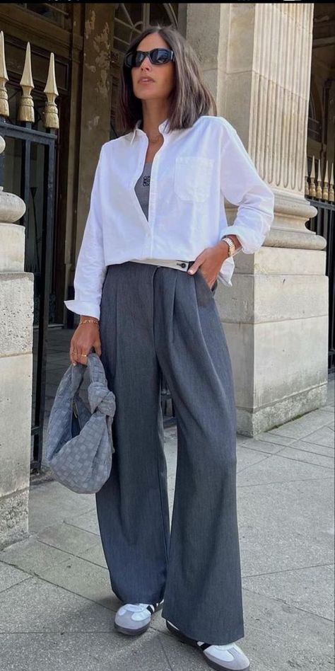 Grey Trousers Outfit Women, Wide Leg Trousers Outfit, Wide Leg Outfit, Casual Chique Stijl, Looks Adidas, Elegantes Outfit Damen, Rok Outfit, Wide Legged Pants, Wide Leg Pants Outfit