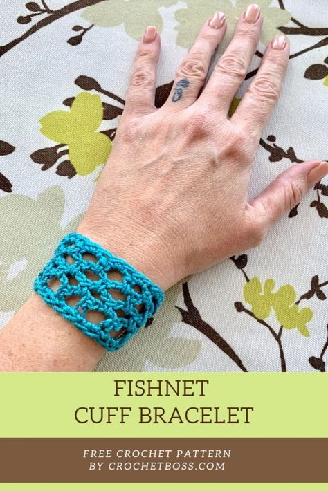 Crochet Bracelet Patterns, Diy Crochet Bracelet, Crochet Bracelet Pattern, Ravelry Crochet, Yarn Bracelets, Crochet Jewellery, Crochet Beaded Bracelets, Crochet Jewelry Patterns, Bracelets Patterns