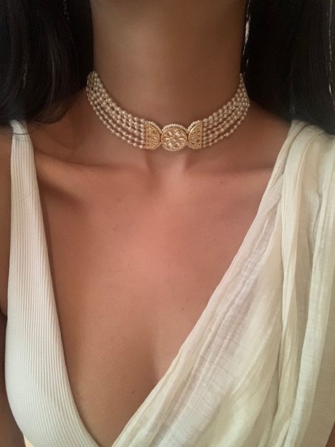 Women Gold Chain, Vintage Indian Jewelry, Regal Rose, Necklace Women Gold, Desi Jewelry, Indian Wedding Jewelry Sets, Neck Pieces Jewelry, Choker Necklace Designs, Jewelry Set Design