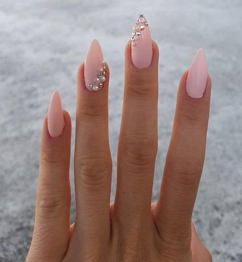 Nail Art Diamonds Design, Rhinestone Almond Nails Designs, Simple Crystal Nails, Almond Acrylic Nails With Gems, Nails Gems Designs, Wedding Nails Stiletto, Wedding Nails Almond Shape, Nail Ideas With Gems, Almond Nails With Gems