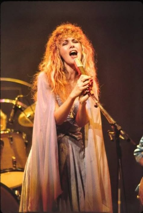 Stevie Welsh Witch, Buckingham Nicks, The White Witch, Stevie Nicks Style, Moon Hair, Stephanie Lynn, Ancient Queen, Lindsey Buckingham, Gold Dust Woman